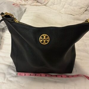 Tory Burch Black pebble leather hobo bag. Gold hardware